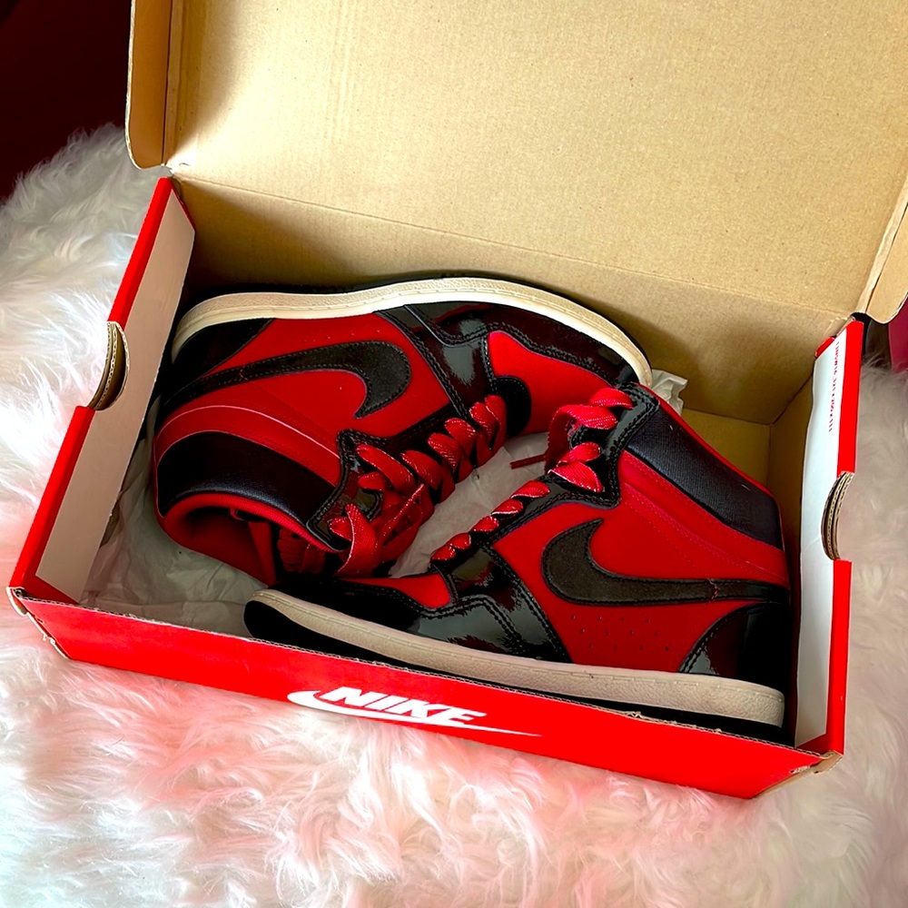 NIKE FORCE SKY HIGH SNEAKERS RED WITH BLACK PATENT LEATHER, SIZE 7.